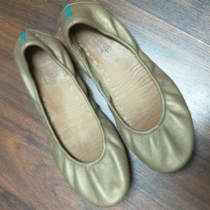 Metallic gold Tieks